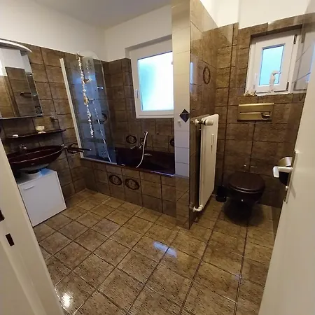 88qm Nahe Stuttgarter Flughafen Apartment